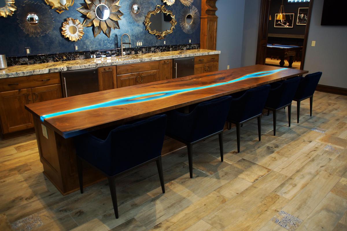 kazanahome-Custom-River-Epoxy-Dining-Table-With-Lighted-CTL-01_2